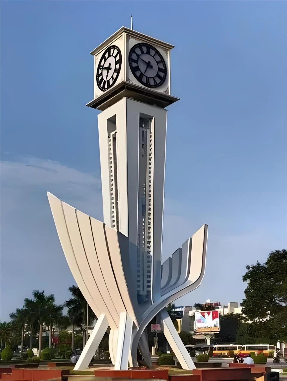 High-tech Intelligent Outdoor Tower Clock With GPS Positioning Ultra Long Use Time